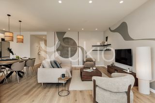 Lloguer Apartament  Carrer de la indústria. Apartamento de 3 habitaciónes con balcon en la sagrada familia