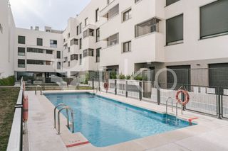 Lloguer Apartament  Calle de asunción castell. Apartamento de 1 habitación con piscina en cuatro caminos