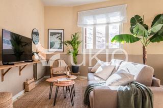 Lloguer Apartament  Carrer del comte borrell. Apartamento de 2 dormitorios con balcón en el eixample