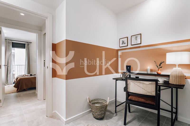 Foto 1c13df2d-133e-49a4-8e25-b1fb43d0d00c. Alquiler apartamento piso de 2 dormitorios con oficina en eixample esquerra en Barcelona