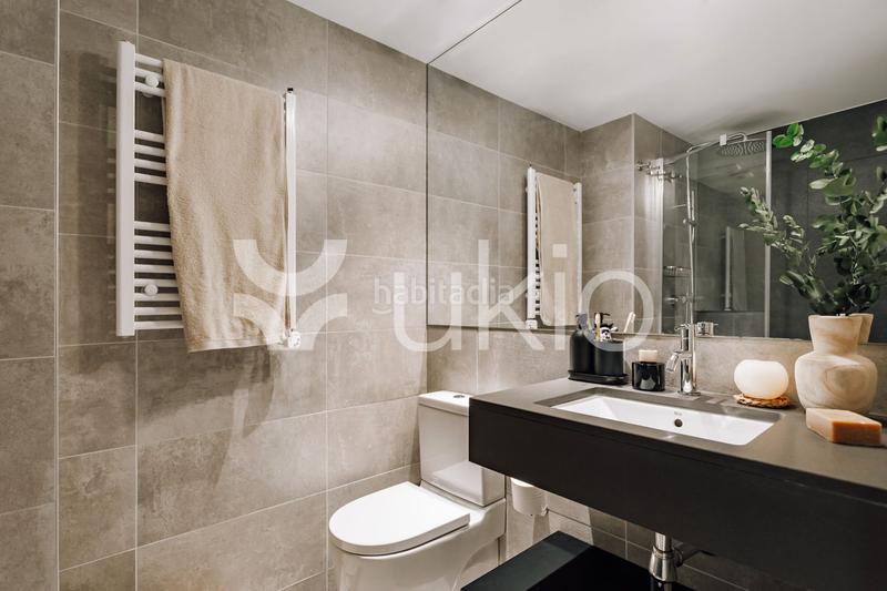 Foto 2cc35f94-8b8a-4eff-bc59-5072273d747a. Alquiler apartamento piso de 2 dormitorios con oficina en eixample esquerra en Barcelona