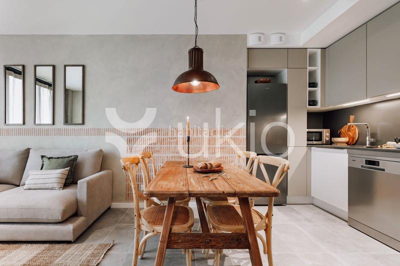 Foto 8d71e2d7-15f3-46a6-beeb-06338ebd0f97. Alquiler apartamento piso de 2 dormitorios con oficina en eixample esquerra en Barcelona