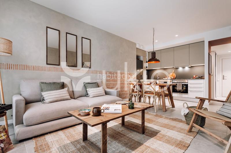 Foto f7033b2f-9f6e-4bc6-a3f5-3f82c41d3fc6. Alquiler apartamento piso de 2 dormitorios con oficina en eixample esquerra en Barcelona