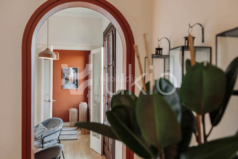 Foto afcc26a0-f2f3-47ab-b8ab-0fc909b0d229. Alquiler apartamento gran apartamento en calle villarroel. en Barcelona