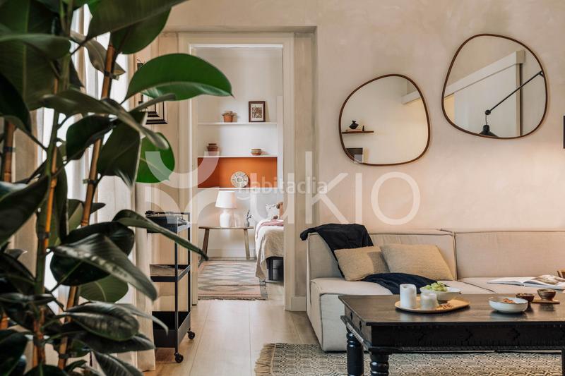 Foto d293027f-921d-4691-9352-d879f8c76172. Alquiler apartamento gran apartamento en calle villarroel. en Barcelona