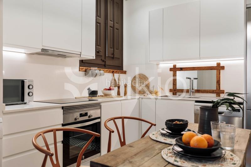 Foto d2abb715-99f2-43d6-8d76-513c8c98dcba. Alquiler apartamento gran apartamento en calle villarroel. en Barcelona