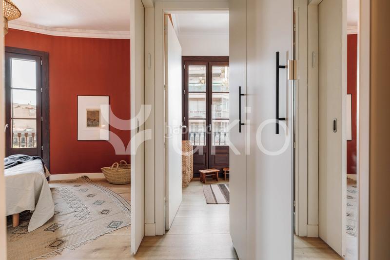 Foto d63f8360-3f63-4804-b2d7-a13ab46b8e02. Alquiler apartamento gran apartamento en calle villarroel. en Barcelona