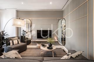 Miete Appartement  Calle de luchana. Apartamento de 3 dormitorios con oficina en trafalgar