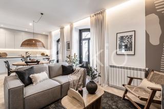 Miete Appartement in Calle de luchana 20. Apartamento de 3 dormitorios con oficina en trafalgar