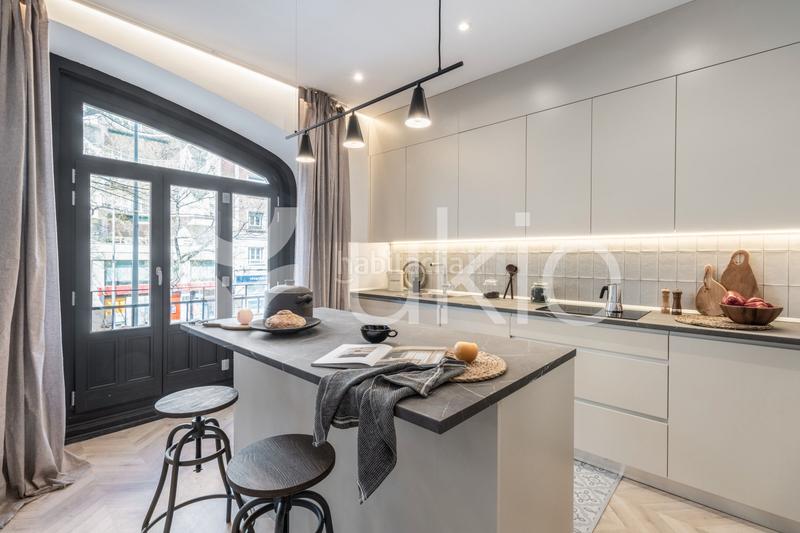 Foto 95dd8d90-fc6a-4f2d-9767-9be387cebf2d. Alquiler apartamento  de 3 dormitorios con oficina en Trafalgar en Madrid
