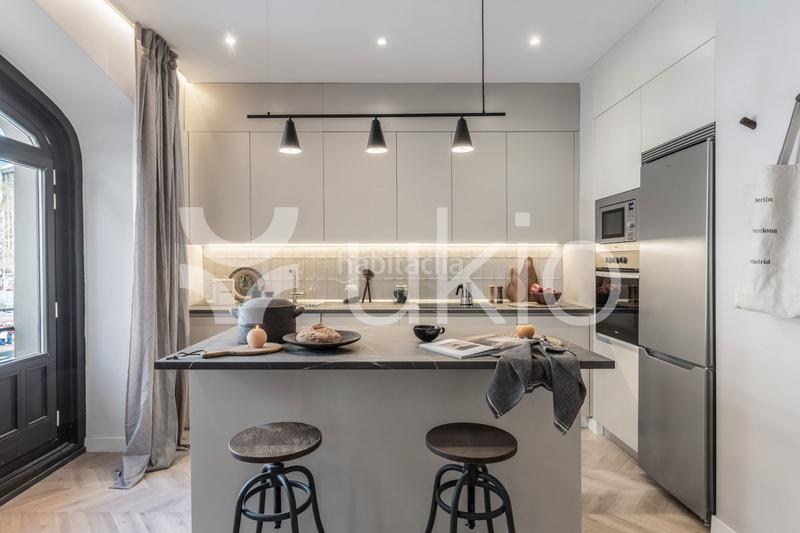 Foto 99bf5e63-b1d8-413d-99db-24bb81bd27e7. Alquiler apartamento  de 3 dormitorios con oficina en Trafalgar en Madrid