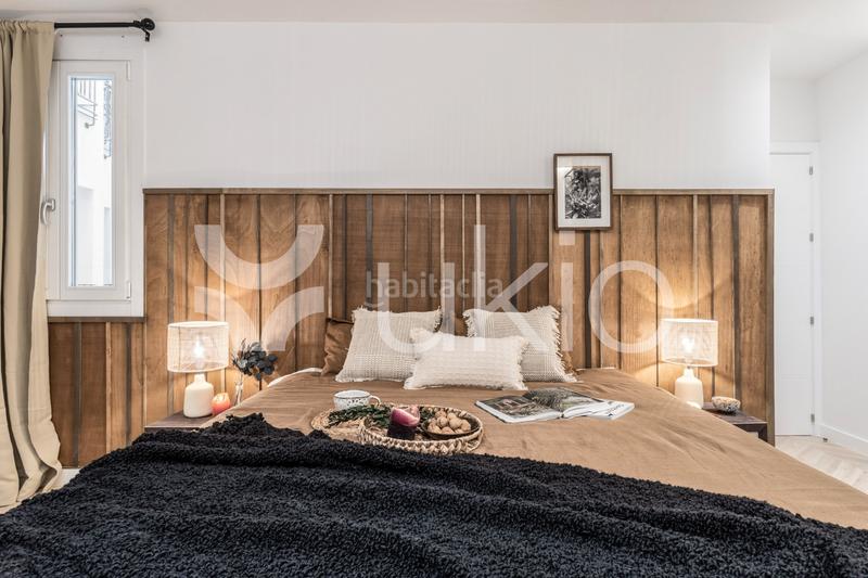 Foto b8dc322c-f953-4ee3-9e70-329a75e1dd51. Alquiler apartamento  de 3 dormitorios con oficina en Trafalgar en Madrid