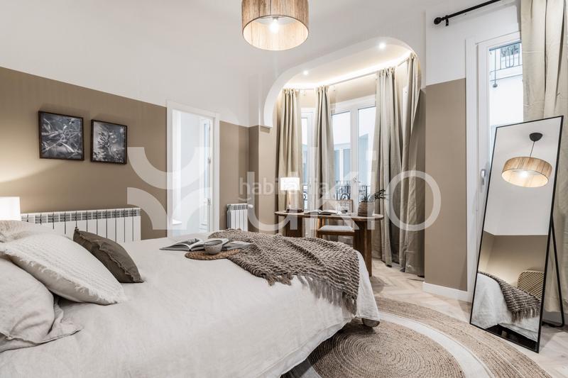 Foto cb7b49f2-341e-431d-9202-95819a5750fe. Alquiler apartamento  de 3 dormitorios con oficina en Trafalgar en Madrid