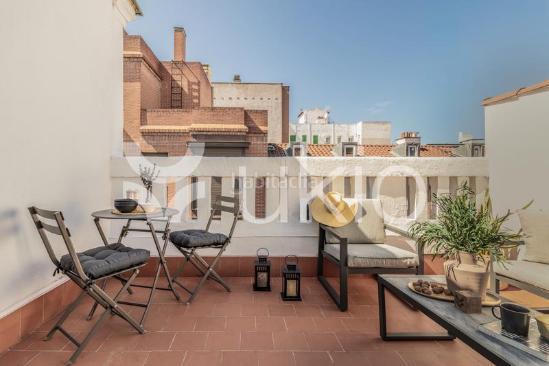 Foto b6ec39b6-2053-4556-a8f3-a93498f1c87c. Alquiler apartamento  de 1 habitación con terraza en almagro en Madrid