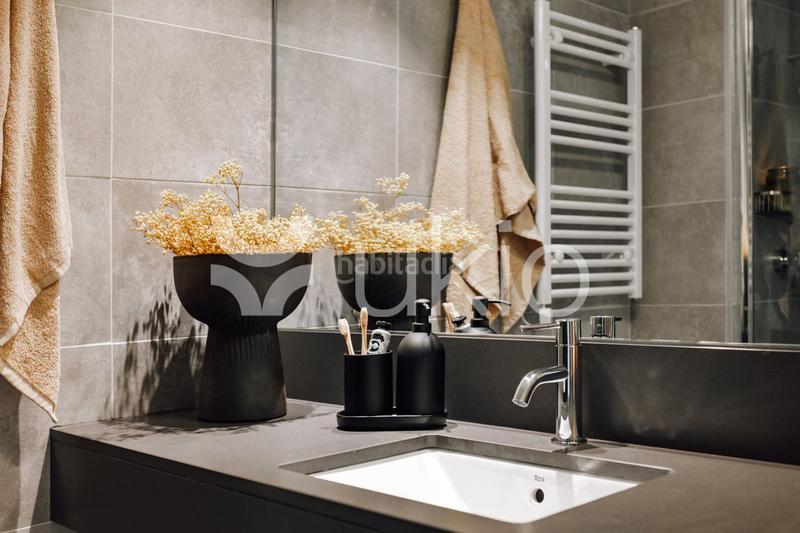 Foto d2463445-7c62-4209-a8f1-5d196c90370d. Alquiler apartamento  de 2 habitaciones y oficina en eixample esquerra en Barcelona