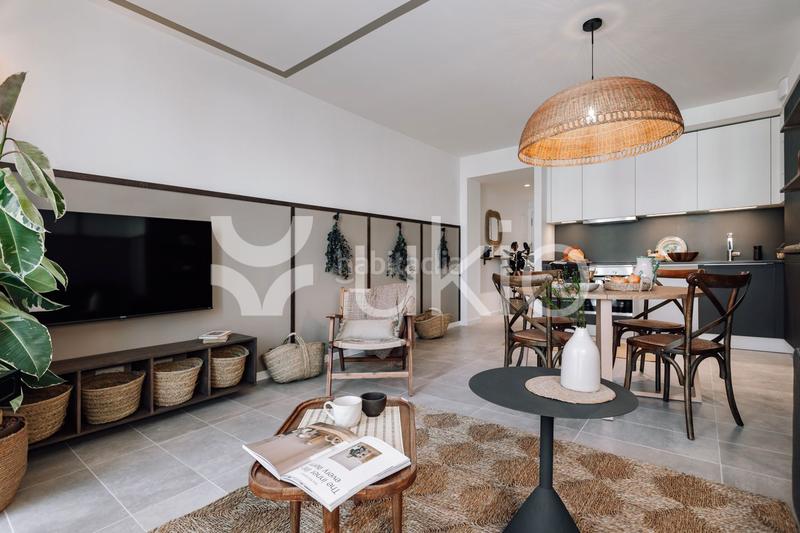 Foto d6c3b997-ea81-48bc-86f5-c50258687cf2. Alquiler apartamento  de 2 habitaciones y oficina en eixample esquerra en Barcelona