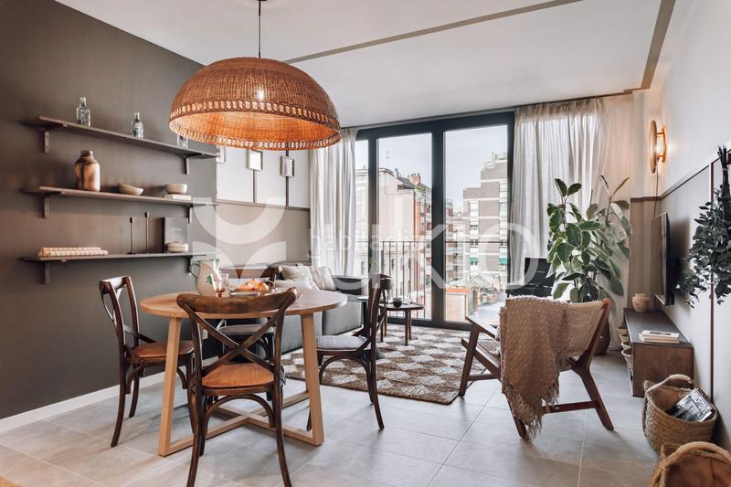 Foto f30775c6-95e4-490e-b0bc-44a8fac88f3f. Alquiler apartamento  de 2 habitaciones y oficina en eixample esquerra en Barcelona