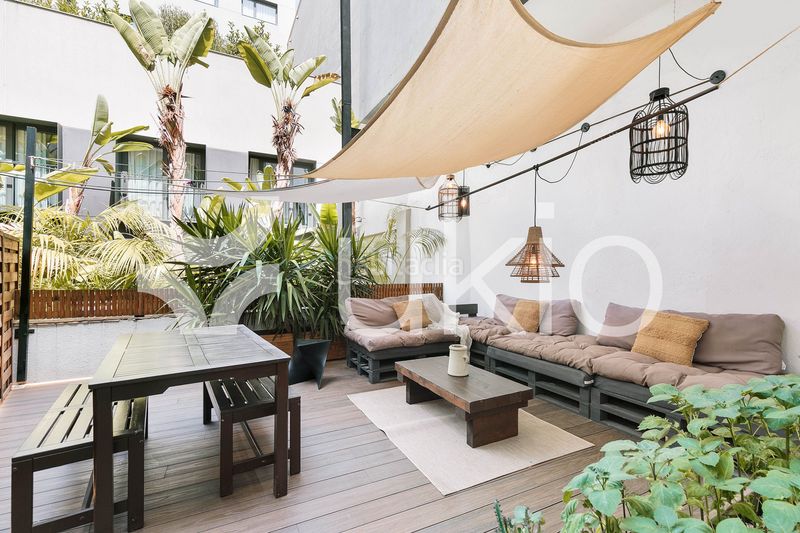 Alquiler Piso  Carrer de sant pere més alt. Dúplex de 1 dormitorio con terraza privada en ciutat vella
