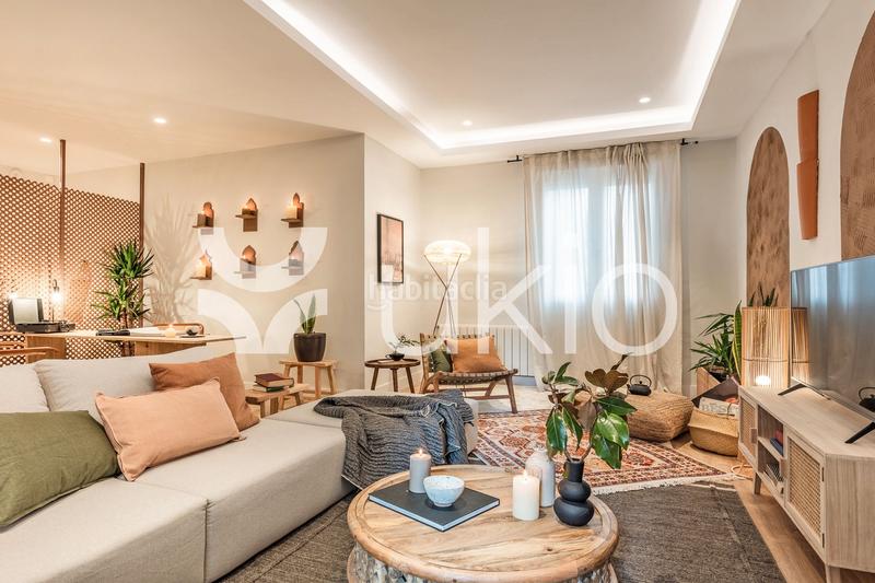 Foto 050194bc-56c1-486c-8fd9-2a11c9e6beda. Alquiler apartamento  de 3 dormitorios con balcón en Almagro en Madrid