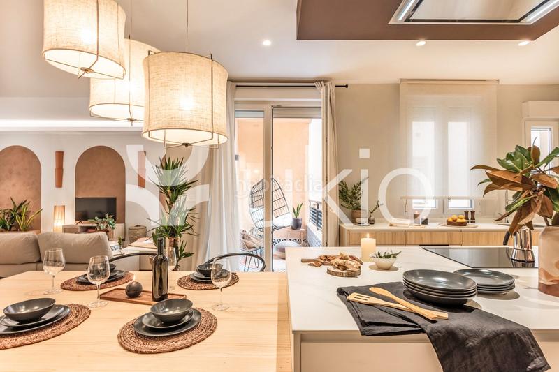 Foto 18bda992-beb8-4444-8906-a25f5f02b868. Alquiler apartamento  de 3 dormitorios con balcón en Almagro en Madrid