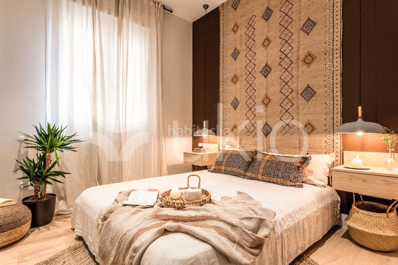 Foto 402852c9-1062-40d8-b9c9-89ad9cfbf069. Alquiler apartamento  de 3 dormitorios con balcón en Almagro en Madrid