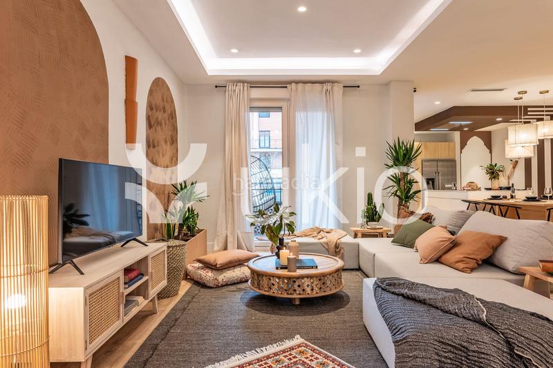 Foto a650ba91-4fbd-4cc9-8523-fb91b9e0dcd0. Alquiler apartamento  de 3 dormitorios con balcón en Almagro en Madrid