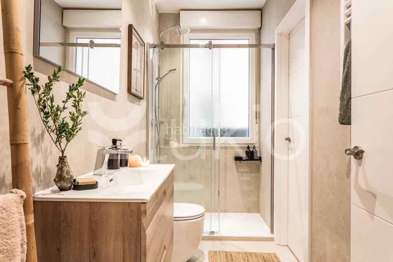 Foto e8592ef3-8ac7-4ad2-aac2-93b8ebfbf1fe. Alquiler apartamento  de 3 dormitorios con balcón en Almagro en Madrid