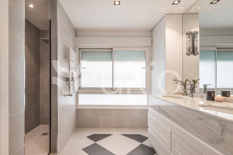 Foto ed528e65-fca8-446f-9602-7b16f8f2bb14. Alquiler apartamento  de 3 dormitorios con balcón en tetuán en Madrid