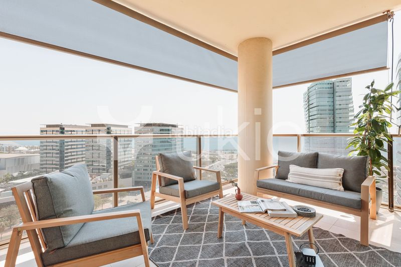 Alquiler Apartamento  Passeig del taulat. Apartamento de 3 dormitorios con terraza y piscina comunitaria e