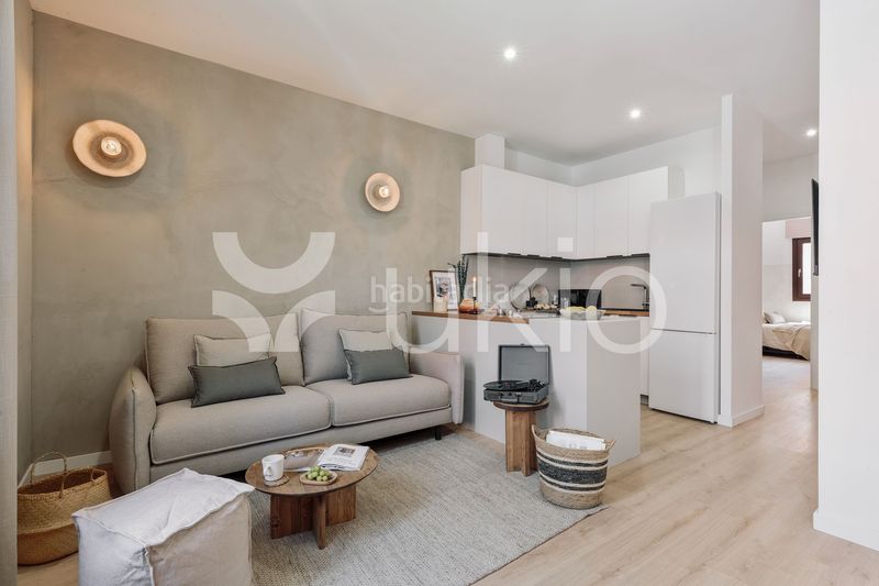 Foto 1ef9b769-6612-485a-b007-309abf88474b. Rent penthouse with heating in Sant Antoni Barcelona
