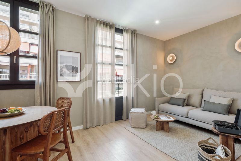 Foto 7508017c-162b-429b-ae87-9930373bc288. Rent penthouse with heating in Sant Antoni Barcelona