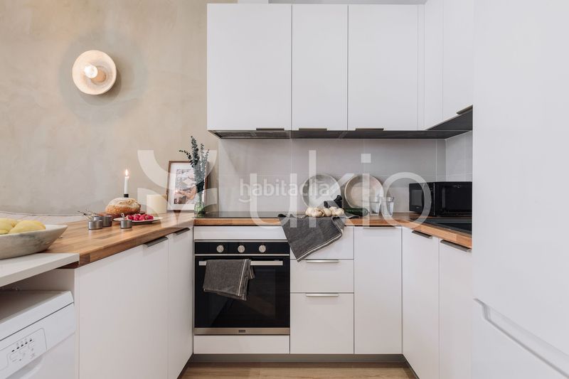 Foto 79172026-c521-442a-95ba-6596e34a029e. Rent penthouse with heating in Sant Antoni Barcelona