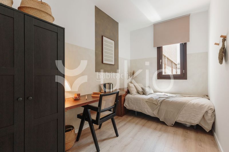 Foto d11f1e5b-b06d-48c6-a872-169c9f491f98. Rent penthouse with heating in Sant Antoni Barcelona