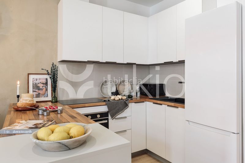 Foto f15b658b-3c13-4713-8ac6-ff229a6eae48. Rent penthouse with heating in Sant Antoni Barcelona