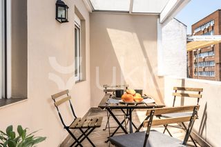 Miete Appartement  Calle de jerónimo de la quintana. Aático 3 habitaciones con terraza en trafalgar