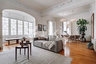 Lloguer Apartament  Carrer de mallorca. Apartamento de 4 dormitorios con oficina en eixample dreta