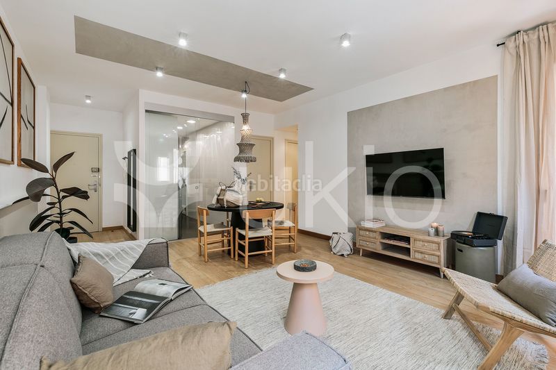 Alquiler Apartamento Plaça de lesseps. Apartamento de 3 dormitorios con balcón y despacho en sant gerva