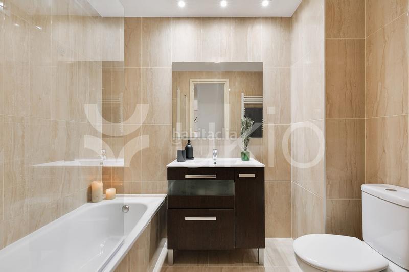 Foto 030bb553-6494-4e00-af52-00f62cc07a7d. Alquiler apartamento  de 3 dormitorios con balcón y despacho en sant gervasi en Barcelona