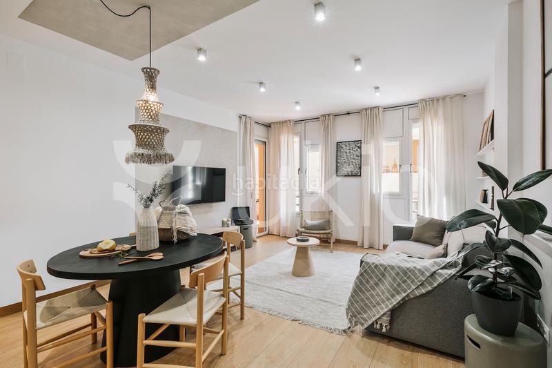 Foto 0d4ee822-d4ee-41eb-a9b0-db32b53c52f0. Alquiler apartamento  de 3 dormitorios con balcón y despacho en sant gervasi en Barcelona