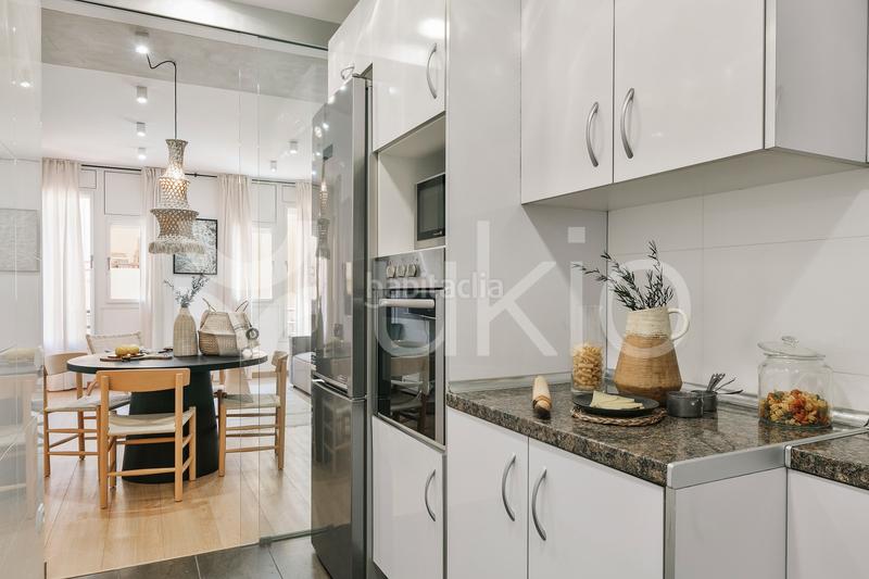Foto bf44d8e1-2e80-46e0-8b69-213d4c2de71d. Alquiler apartamento  de 3 dormitorios con balcón y despacho en sant gervasi en Barcelona