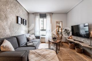 Location Appartement  Carrer de morales. Apartarmento de 2 habitaciones en les corts