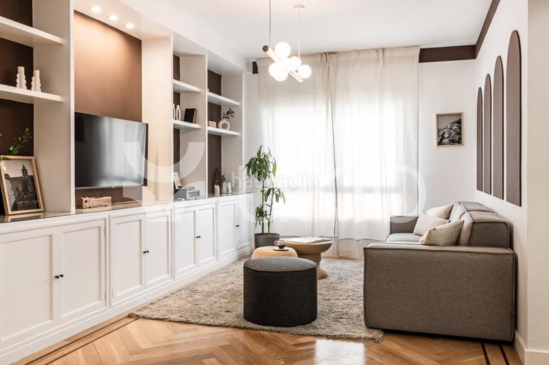 Foto b78df843-1c75-48d4-b7af-4d0290b09f4b. Alquiler apartamento  de 4 dormitorios y oficina en azca en Madrid