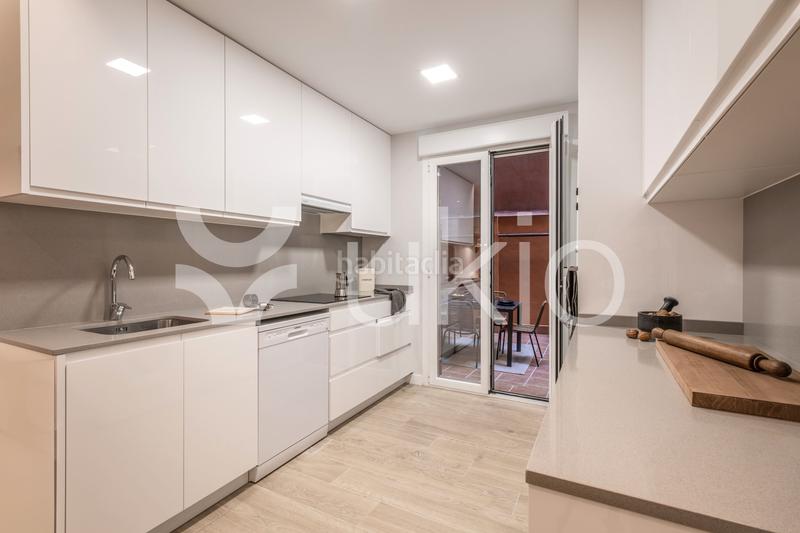 Foto 7cab3d50-4b1e-43e3-ad54-e507fb41a434. Alquiler apartamento  de 3 dormitorios con terraza en Almagro en Madrid