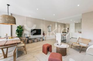 Alquiler Apartamento  Carrer de muntaner. Apartamento de 2 dormitorios con balcón en sant gervasi