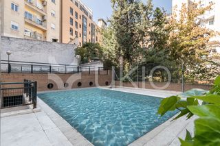 Rent Apartment  Calle de alonso cano. Apartamento de 1 dormitorio con piscina compartida y jardín en r