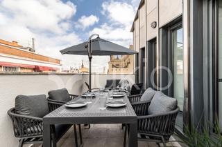 Lloguer Pis  Calle de víctor hugo. Apartamento de 3 dormitorios en chueca