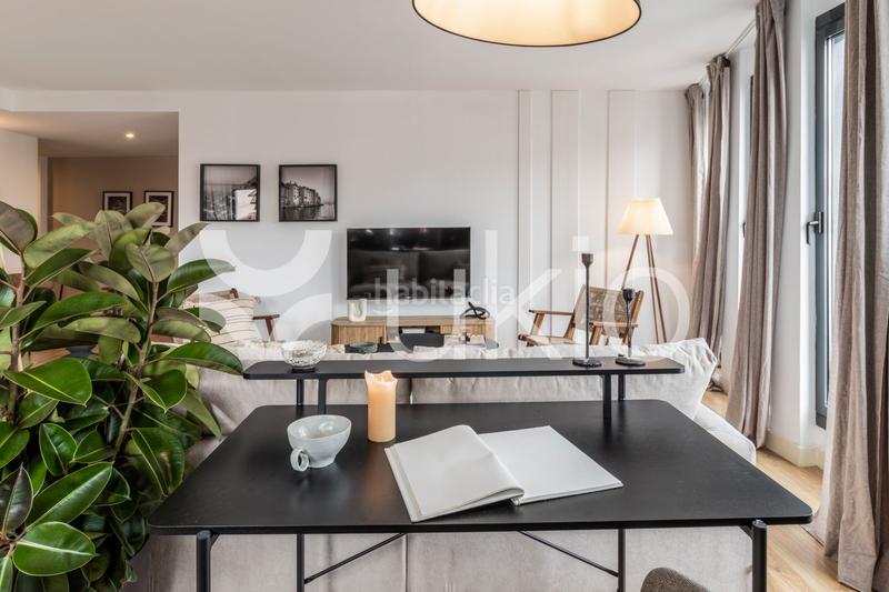Foto f683e8b7-296b-41e8-87b7-c94de509c5be. Alquiler piso apartamento de 3 dormitorios en chueca en Madrid