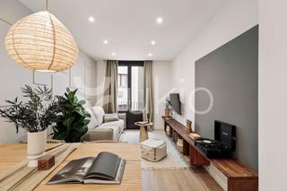 Lloguer Apartament  Carrer de les jonqueres. Apartamento de 2 dormitorios con balcón y terraza en ciutat vell