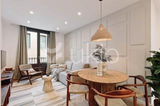 Location Appartement  Carrer de les jonqueres. Apartamento de 2 dormitorios con balcón y terraza en ciutat vell