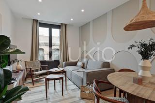 Location Appartement  Carrer de les jonqueres. Apartamento de 2 dormitorios y terraza en ciutat vella